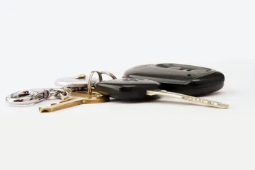 Panorama des formes de porte-clés auto et critères de choix selon l'usage réel.